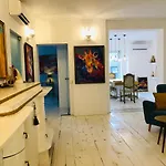 Golden Pearl - Jacuzzi Top Center Luxury Apartment