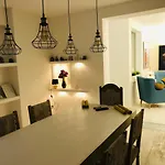 Golden Pearl - Jacuzzi Top Center Luxury Apartment