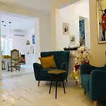 Golden Pearl - Jacuzzi Top Center Luxury Apartment